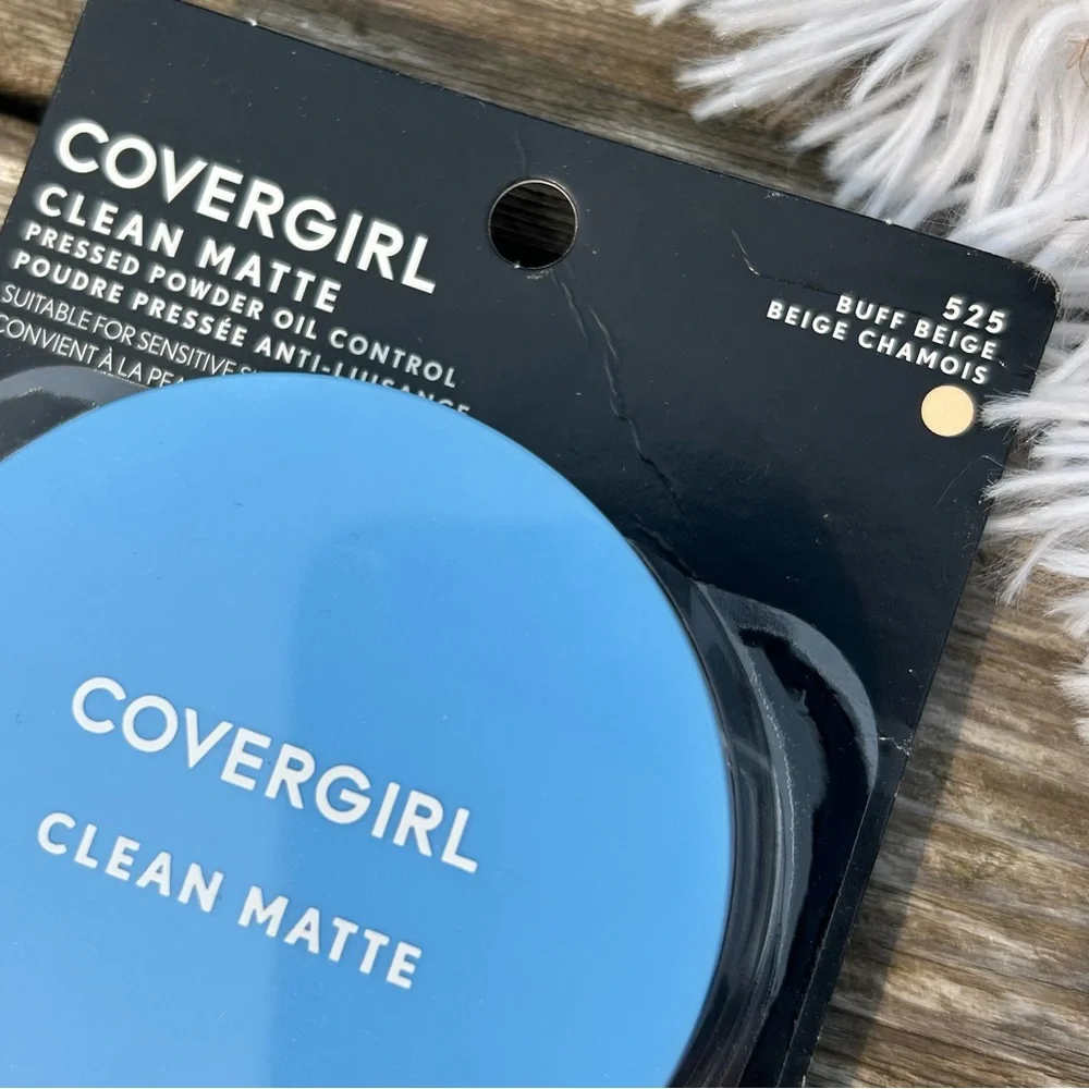 COVERGIRL Clean Matte Powder in Blue Compact